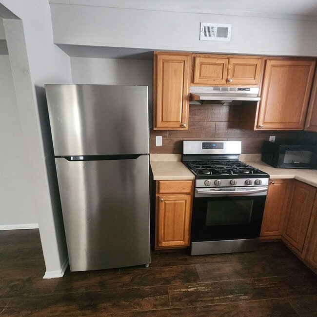 Building Photo - Spacious 3 bedroom house in Lehigh Manor