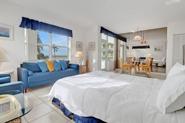 Building Photo - 220 Seaview Ct