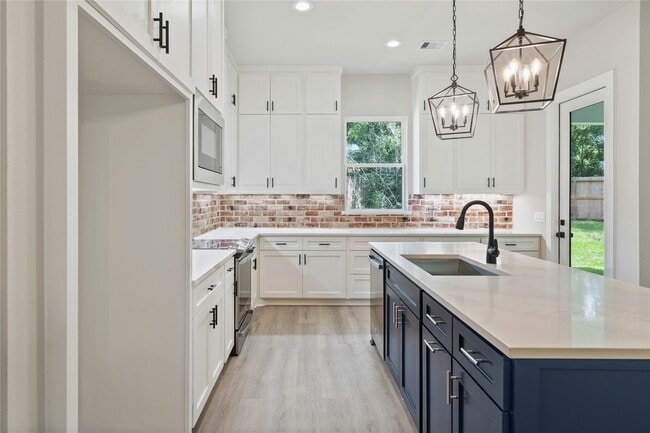Building Photo - 15109 Paradise Ct