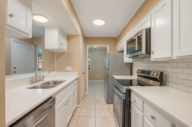 Building Photo - 2533 Cross Timbers Dr