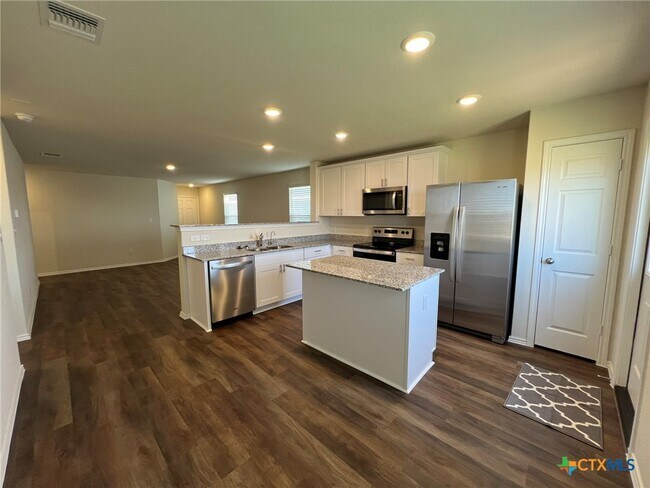 Building Photo - 760 Heartseed Ave