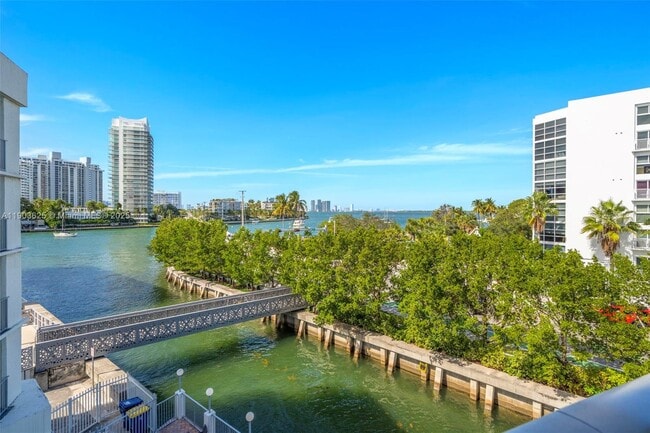 Building Photo - 1674 Bay Rd