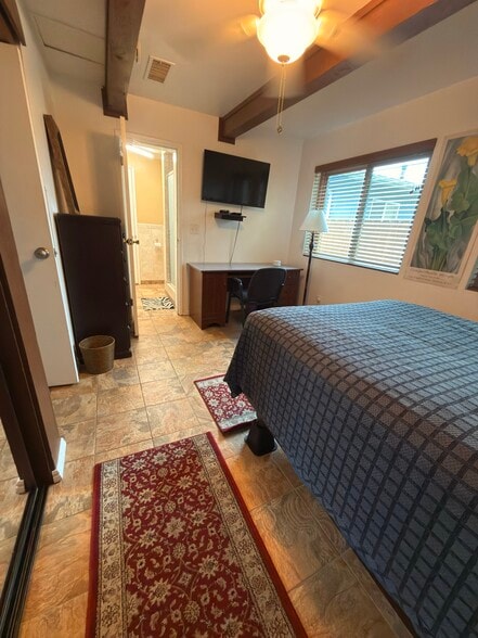 Building Photo - 301 Broadway