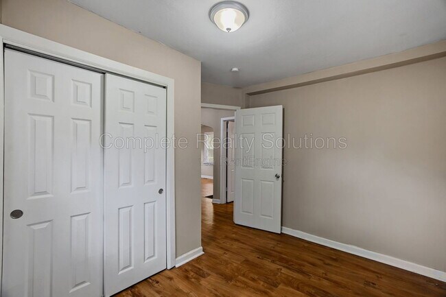 Building Photo - 449 S Dade Ave
