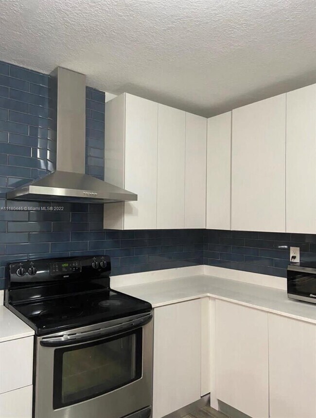 Building Photo - 461 Ives Dairy Rd