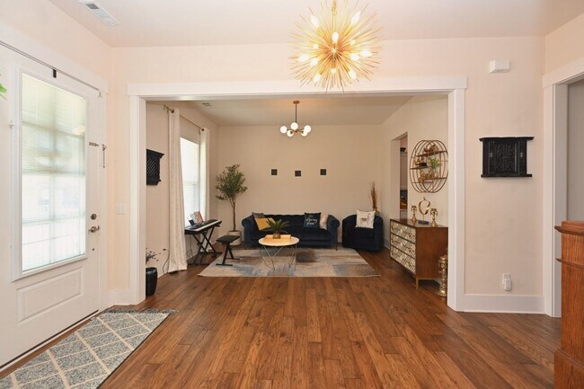 Building Photo - **EXECUTIVE HOME IN WILLIAMSON COUNTY WITH RARE WALK-OUT BASEMENT AND TONS OF STORAGE**