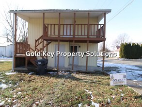 Building Photo - 919 E 6th St