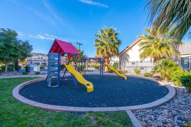 Building Photo - Flexible lease options! Spacious Townhome in Washington