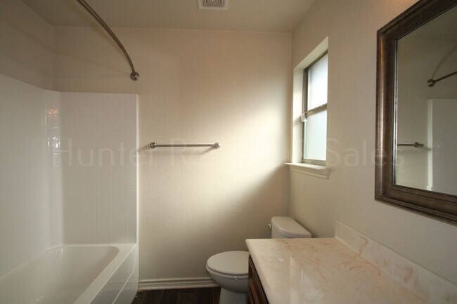Building Photo - 4 Bedroom in Copperas Cove’s House Creek N...
