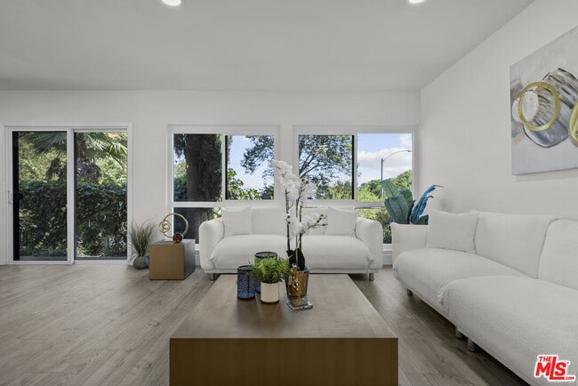 Building Photo - 3453 Green Vista Dr