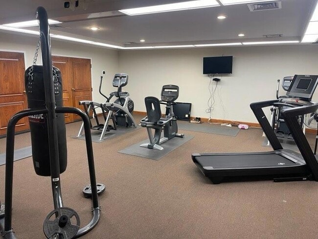 Building Photo - 7685 Northcross Dr