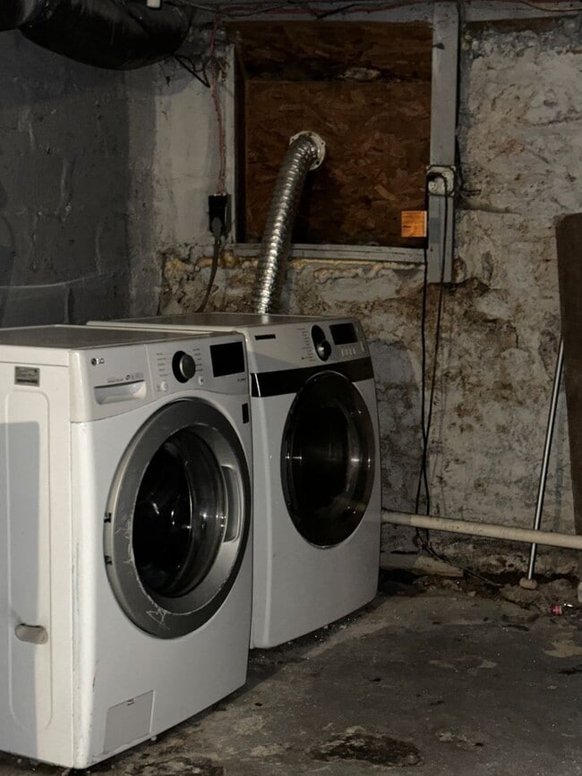 Building Photo - Spacious Home for Rent! Partially Finished Basement! W/D! Available Now!