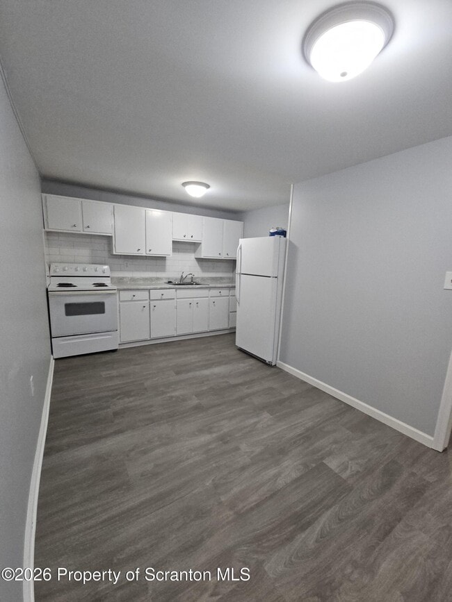 Building Photo - 853 Drinker Turnpike