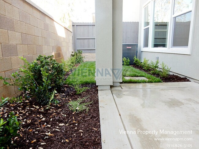 Building Photo - 1062 Yucca Dr