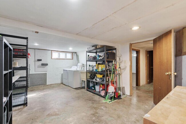 Building Photo - 236 NE Lombard St