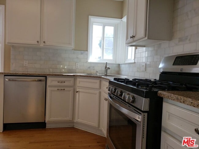 Building Photo - 1729 S Carmelina Ave