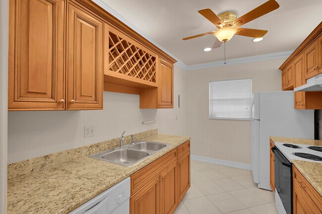 Building Photo - 2340 SW 22nd Ave