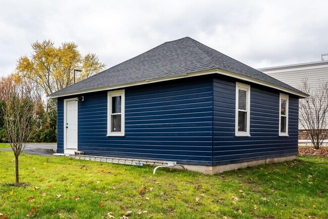 Building Photo - 815 Central Ave