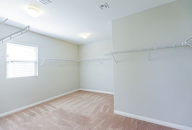 Building Photo - Beautiful Home in a Gated Community