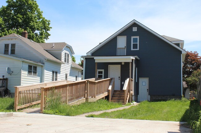 Building Photo - 225 Garfield Ave SW