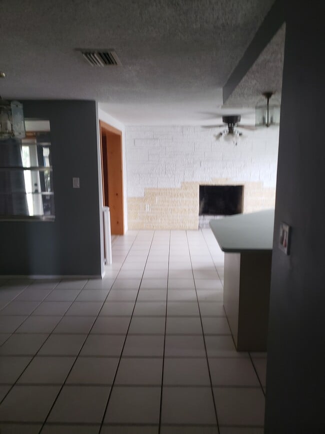 Building Photo - 10030 Glen Moor Ln