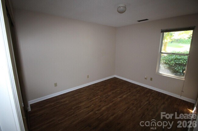 Building Photo - 72 Windwood Dr