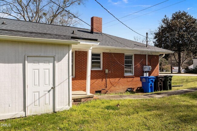 Building Photo - 1208 S 9th St