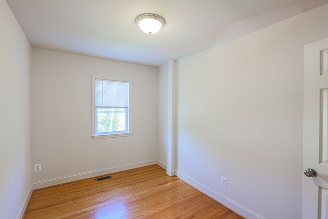 Building Photo - 5662 Kavon Ave