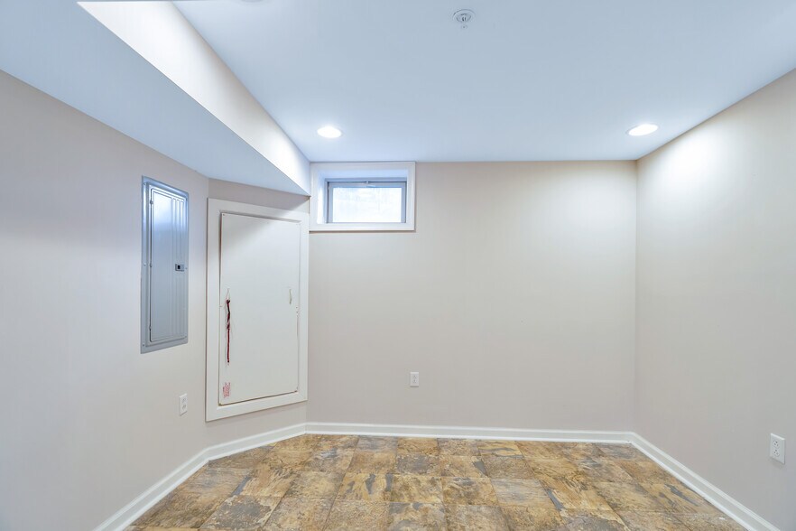 Building Photo - 1310 S Opal St