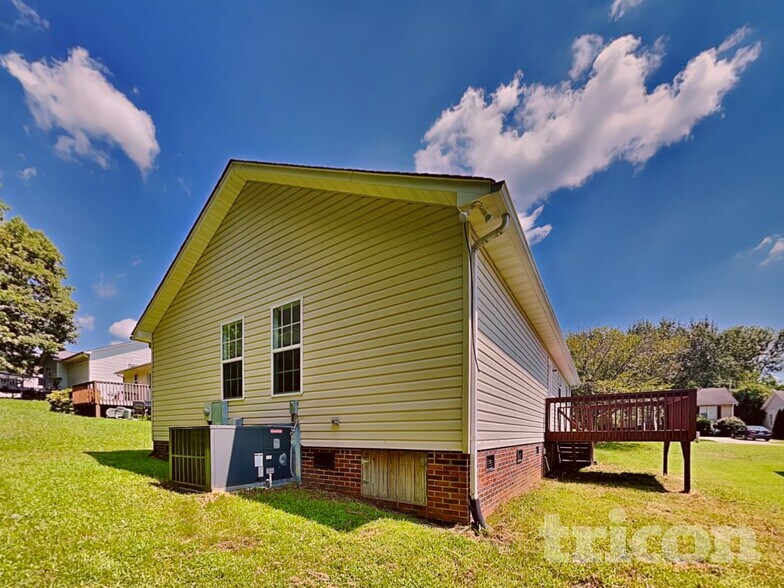 Building Photo - 5119 Daffodil Ln