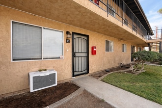 Building Photo - Palmdale Apartment 2 bedroom