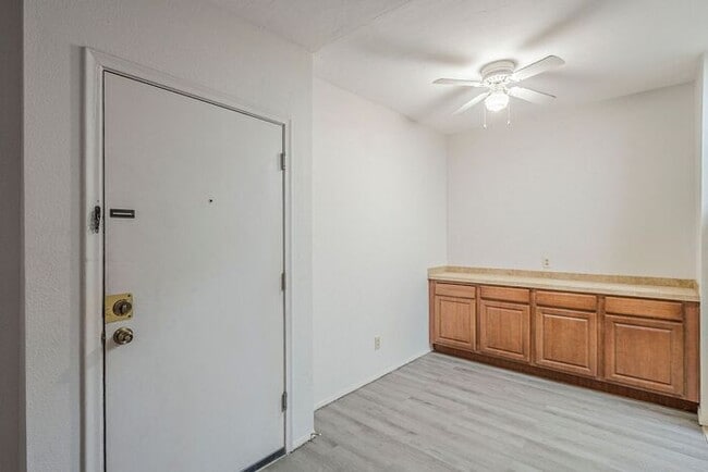 Building Photo - Bright 3-Bedroom Condo with Community Perks in Central Tucson