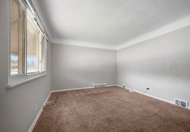 Building Photo - 4672 Hillside Ave