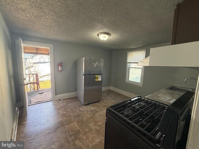 Primary Photo - 205 Jones Ave