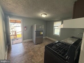 Building Photo - 205 Jones Ave