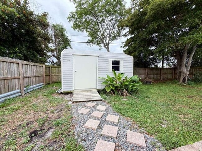 Building Photo - 3640 Gull Rd