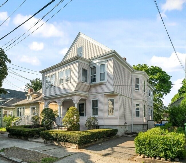 Building Photo - 44 Greenleaf Ave