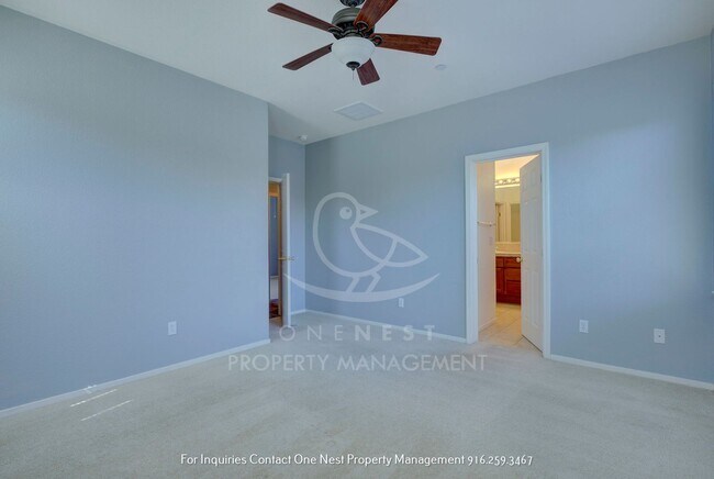 Building Photo - Stunning 3 bedroom 3 bathroom Lincoln Cros...