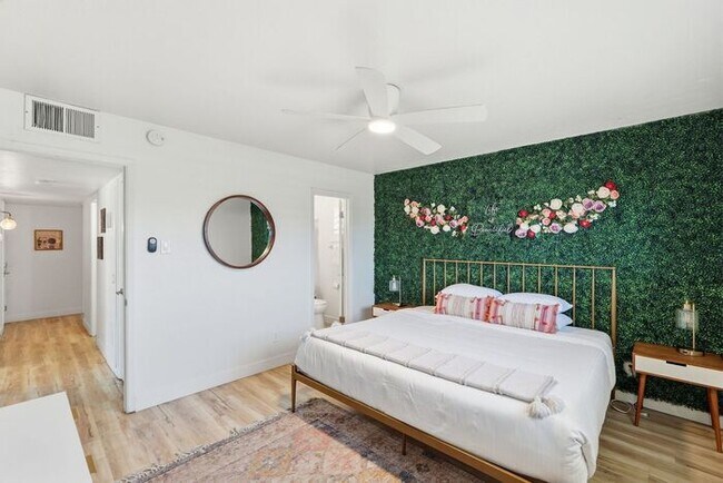 Building Photo - Scottsdale Oasis Ready for July move-in!