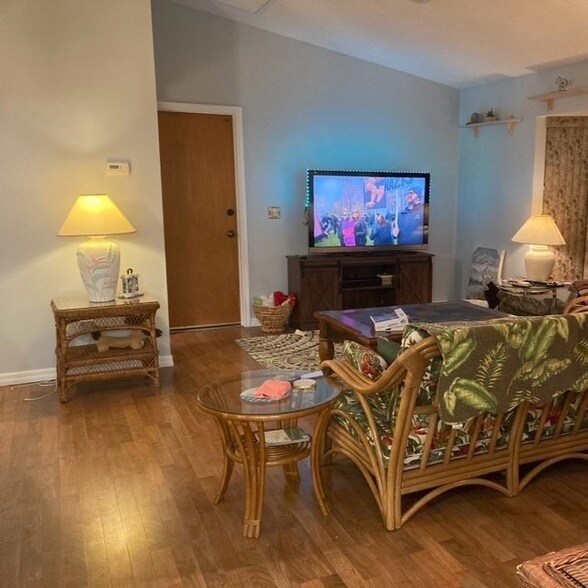 Building Photo - 1565 Glentry Ln