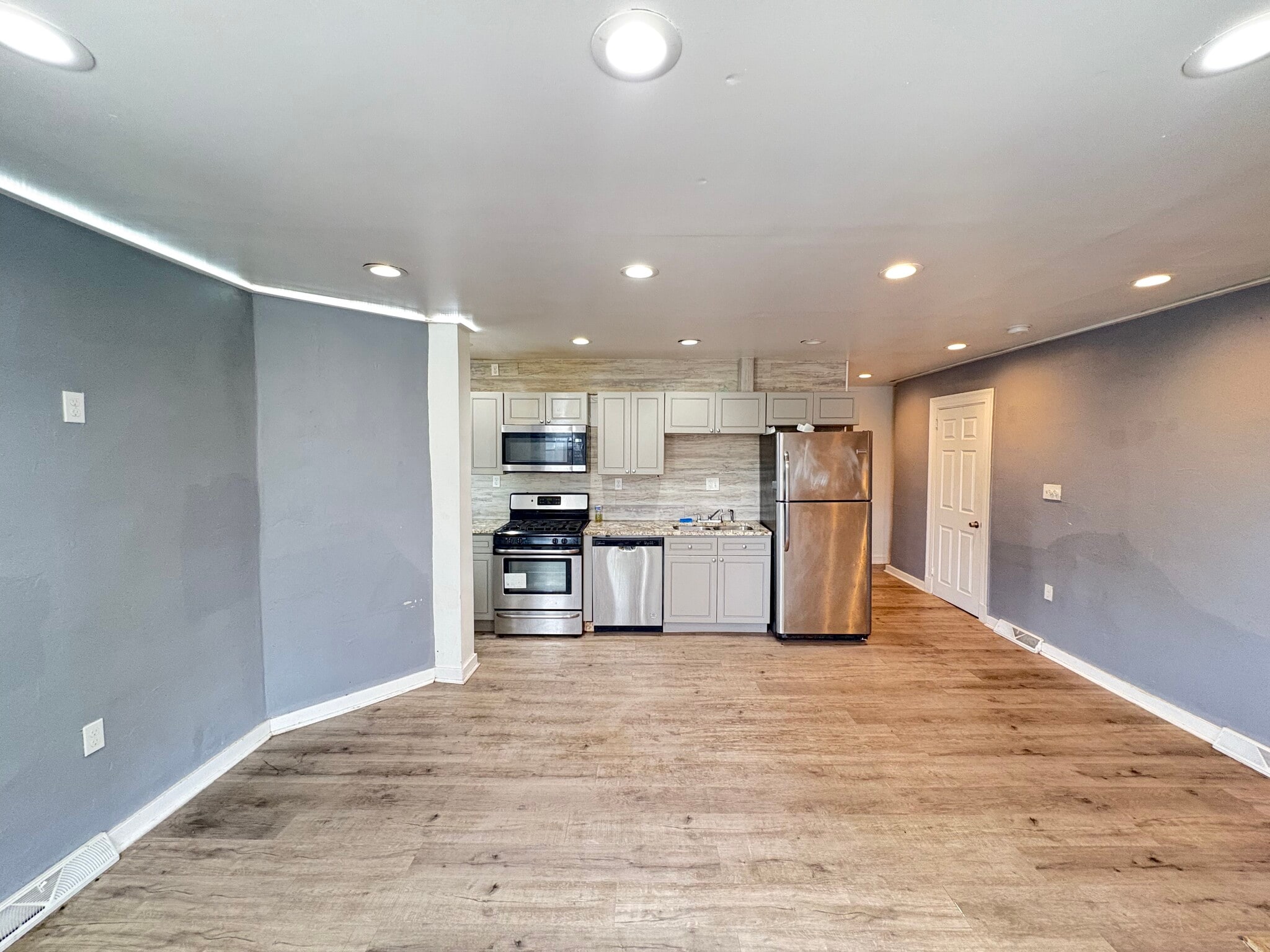 Building Photo - 5807 Hobart St