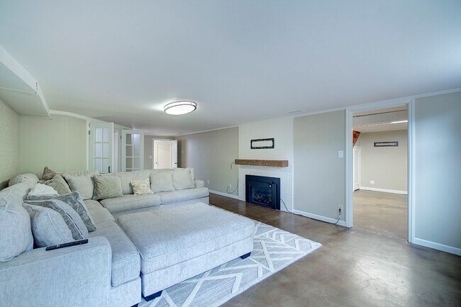 Building Photo - 4Bd/1.75Ba Edmonds House