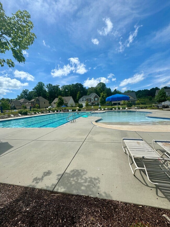 Building Photo - Beautiful 5BR/3BA Home in Holcomb Woods