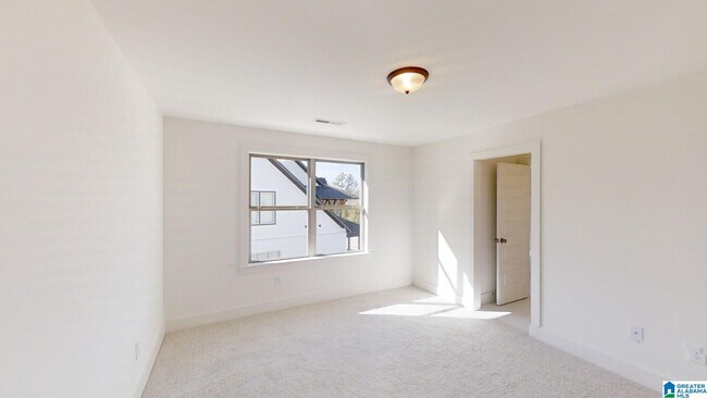 Building Photo - 12411241 Chelsea Pk Trl