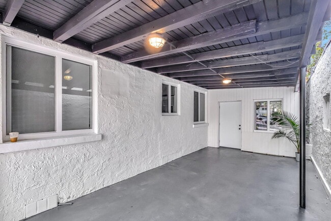 Building Photo - 1260 SW 4th St