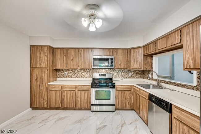 Building Photo - 318 Willowbrook Dr