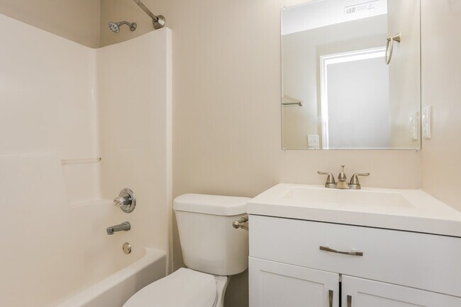 Building Photo - 3661 Colonnade Ct