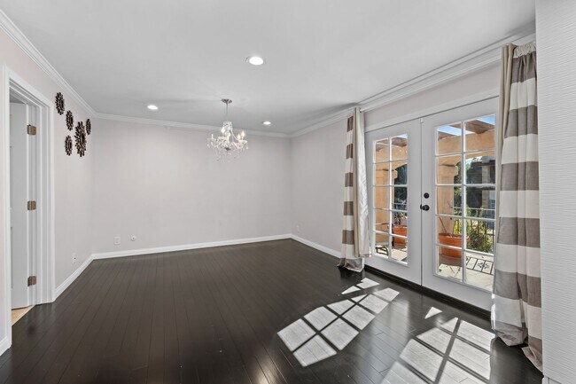 Building Photo - 5 Bedroom 5.5 Bathroom Pool Home in Encino