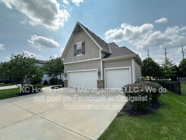 Building Photo - 8608 W 165th St