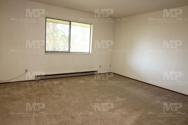 Building Photo - 925 Columbia Rd